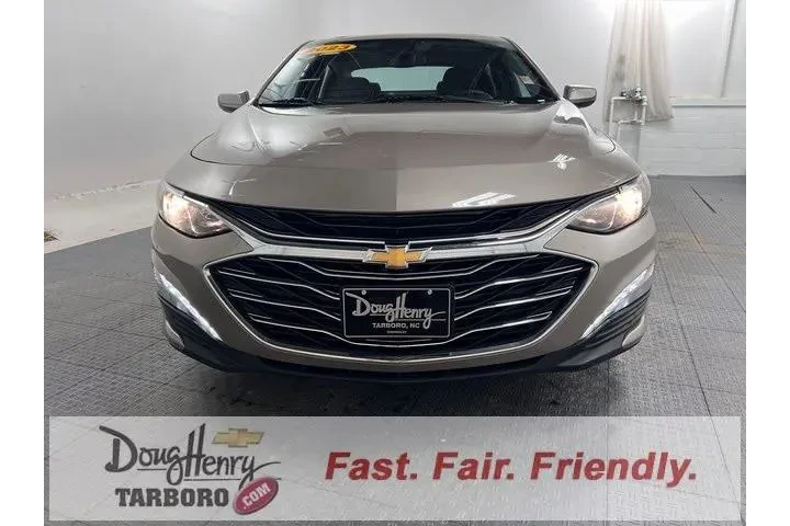 $19634 : Chevrolet Malibu 2023 LT 4dr image 2