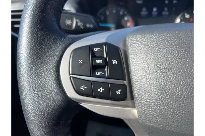 $29556 : Ford Explorer 2022 AWD XLT 4 image 8