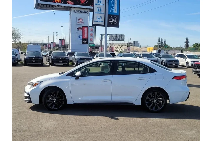 $27868 : Toyota Corolla Hybrid 2024 S image 8