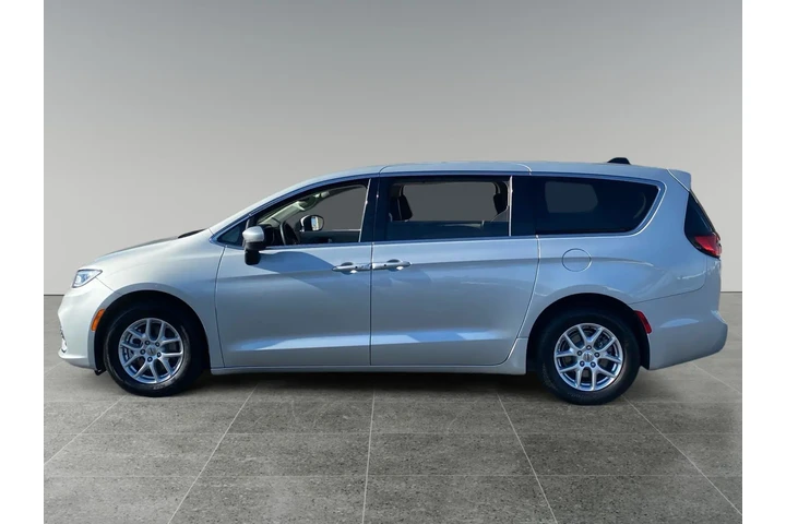 $29282 : Chrysler Pacifica 2023 Touri image 2
