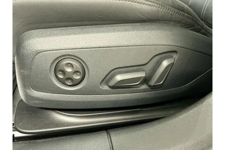 $34990 : Audi A4 2023 AWD quattro S l image 10