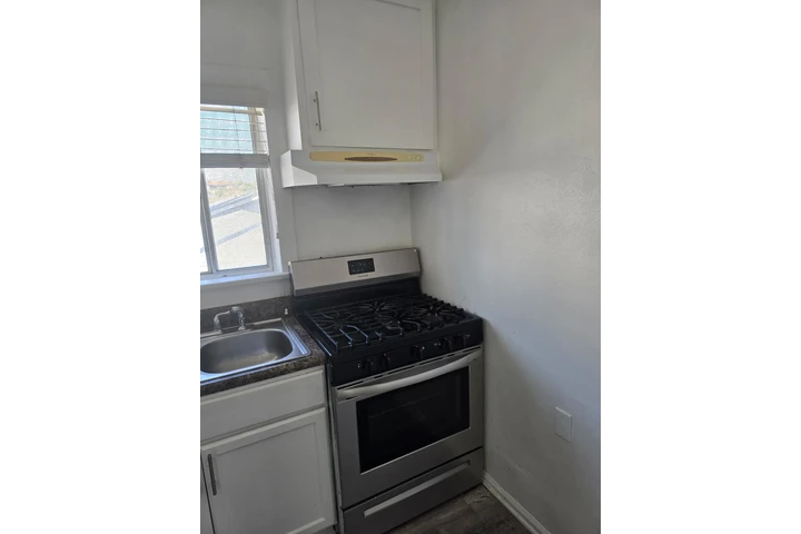 $1700 : Estudio image 5