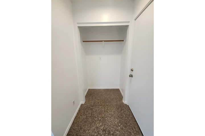 $1000 : Se renta cuarto bano propio image 7