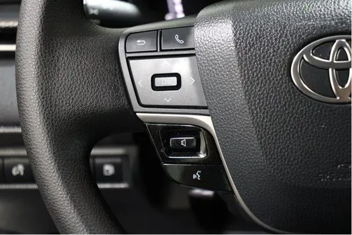 $27998 : Toyota Camry 2025 LE 4dr Sed image 9