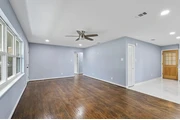 $900 : Renovated & Move in Ready thumbnail
