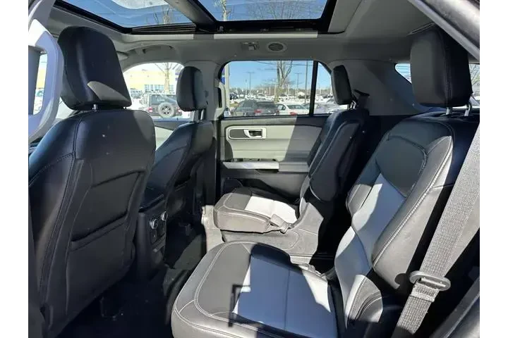 $27944 : Ford Explorer 2023 AWD XLT 4 image 10