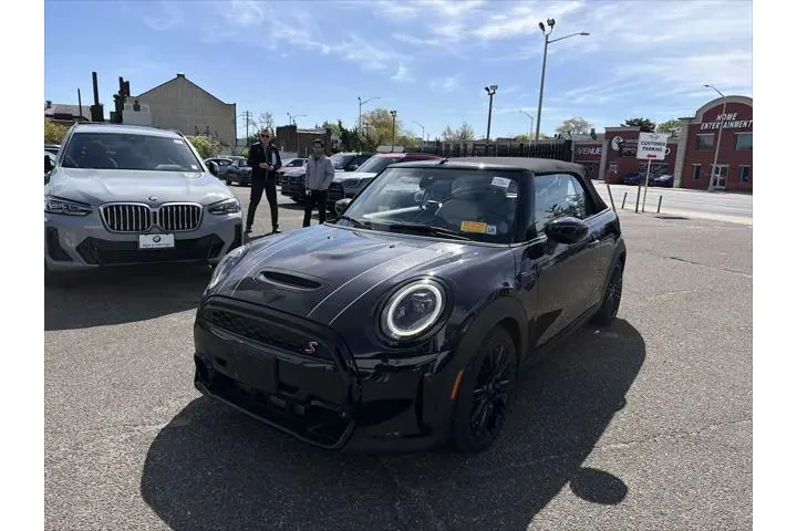 $31993 : MINI Convertible 2024 Cooper image 7