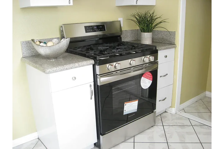 $1250 : Fontana - Renta Listo image 7