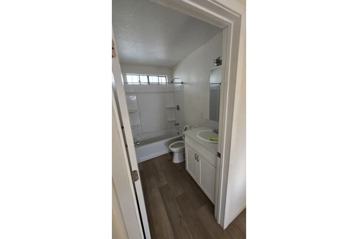 $2600 : 2 bedroom front house image 1