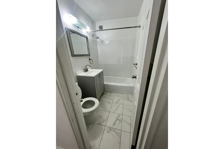 $2800 : 1HABITACION/1BAÑO EN SANDFORD image 4