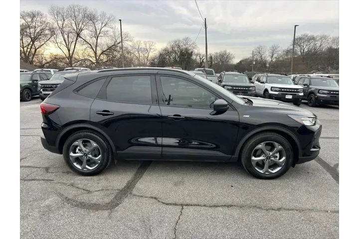 $27097 : Ford Escape 2025 ST-Line 4dr image 8