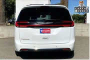 $25985 : Chrysler Pacifica 2022 Touri thumbnail
