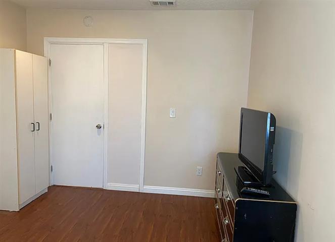 $999 : Good location, it is very conv image 1