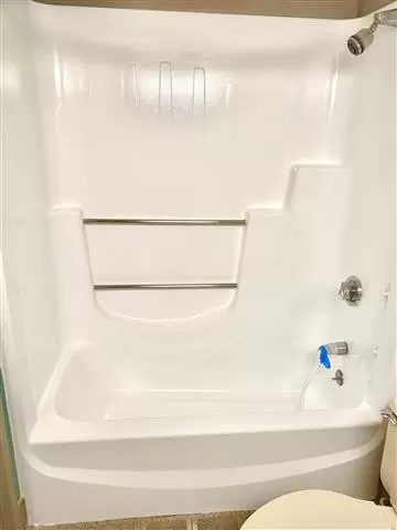 Professional bathtub refinish image 3