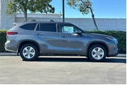 $32425 : Toyota Highlander Hybrid 202 thumbnail