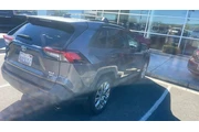$27950 : Toyota RAV4 2021 AWD XLE Pre thumbnail