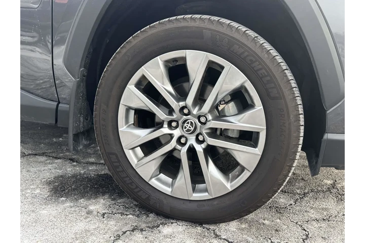 $30985 : Toyota RAV4 2023 AWD XLE Pre image 5