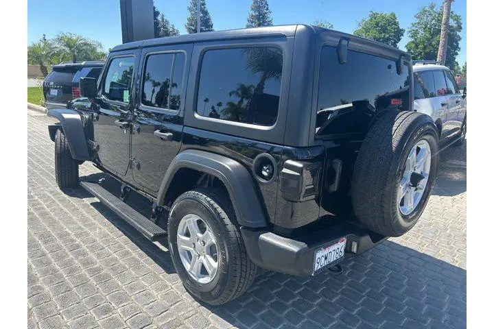 $25995 : Jeep Wrangler Unlimited 2022 image 3