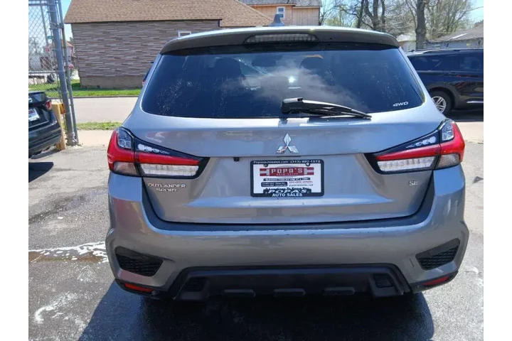 2024 Outlander Sport SE image 8