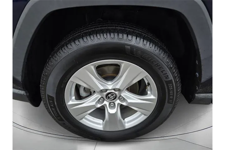 $20292 : Toyota RAV4 2021 XLE 4dr SUV image 9