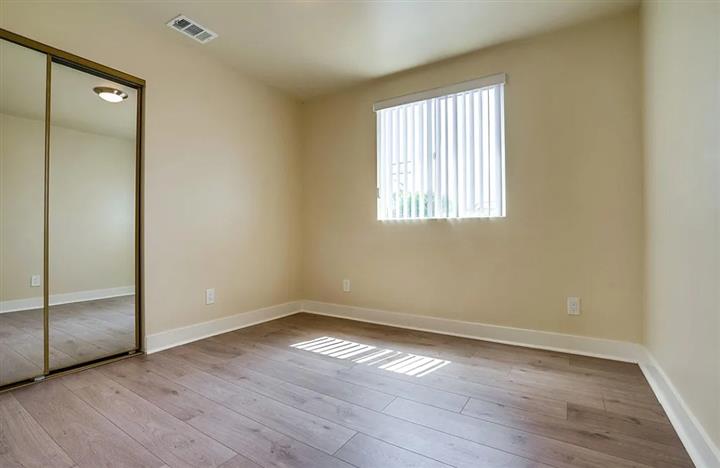 $2385 : 3 bedroom house in central LA image 6