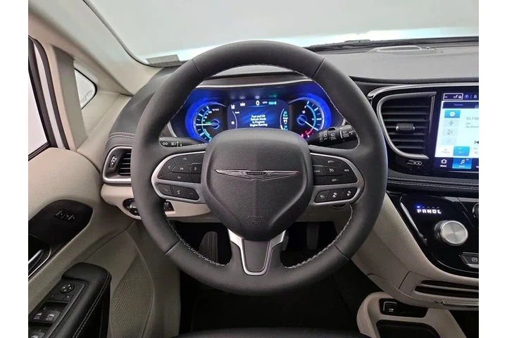 $33998 : Chrysler Pacifica Plug-In Hy image 10