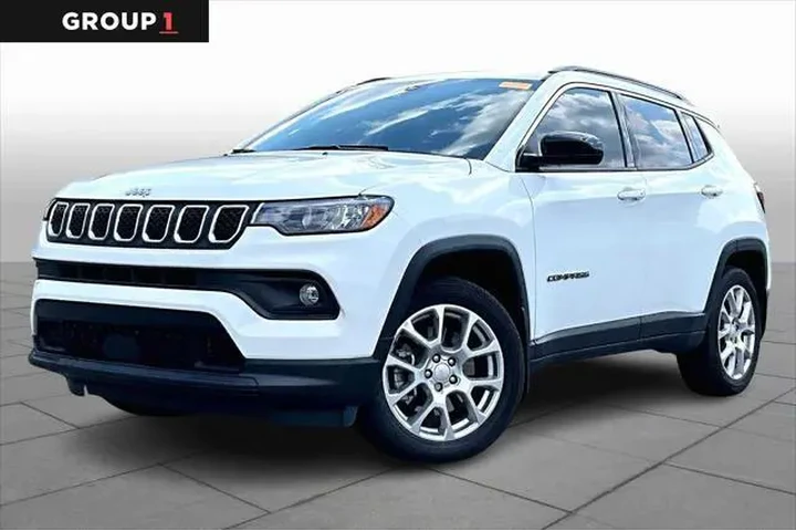 $24798 : Jeep Compass 2023 4x4 Latitu image 1