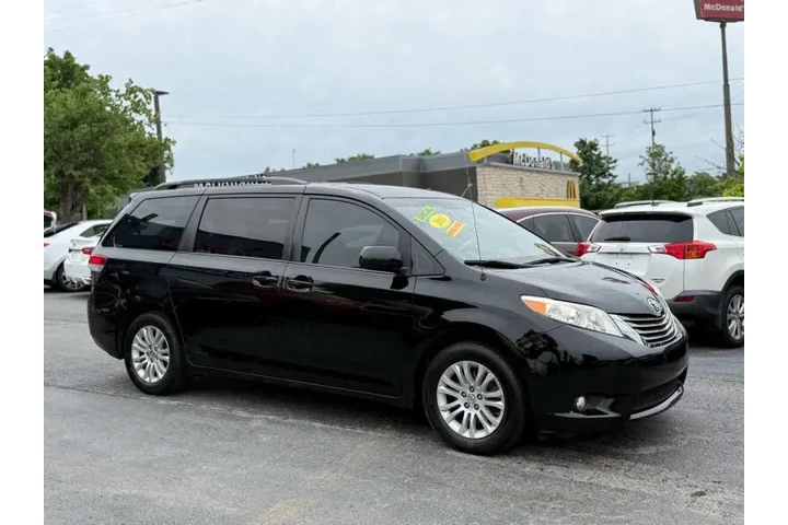 $13895 : 2011 Sienna XLE 8-Passenger image 5
