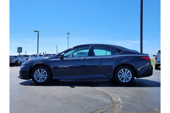 $28998 : Toyota Camry 2025 SE 4dr Sed image 7