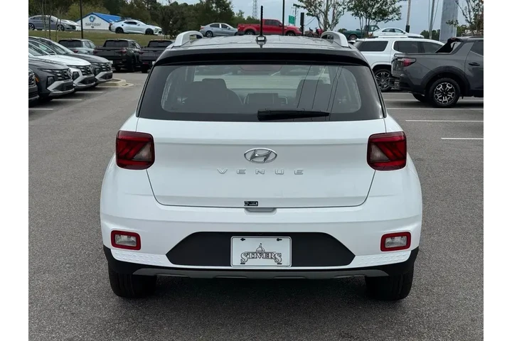 $24327 : Hyundai VENUE 2026 SEL 4dr C image 8