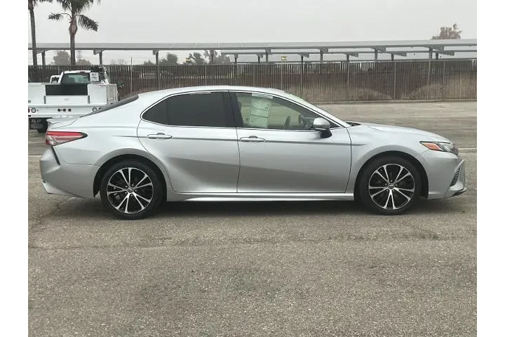 $18990 : Toyota Camry 2018 LE 4dr Sed image 2