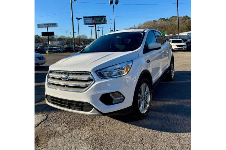 $9500 : 2019 Escape SE image 3