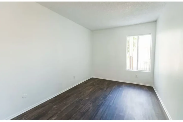$1698 : 238 S Serrano Ave, Los Angeles image 4