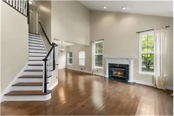 $3900 : Rental property with 3 bedro image 9