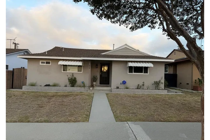 $3100 : Charming 3 Bedroom Home image 3