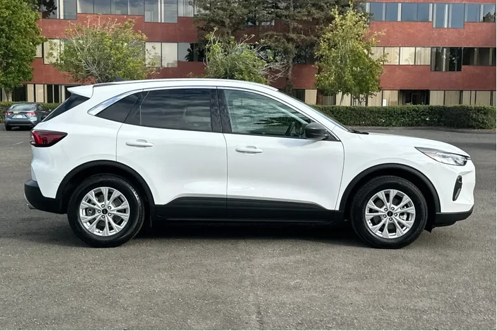 Ford Escape 2024 Active 4dr image 2