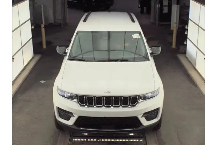 $27993 : Jeep Grand Cherokee 2023 4x4 image 2