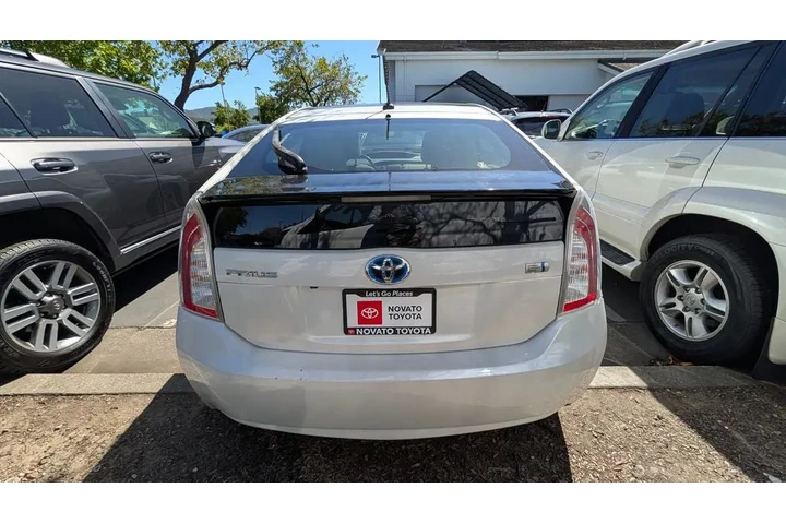 $15999 : 2015 Prius Three image 6
