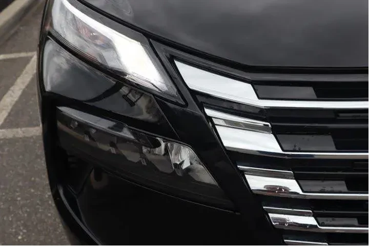 $23305 : Nissan Rogue 2025 AWD SV 4dr image 10