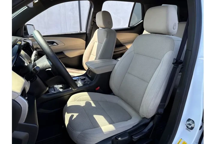 2023 Chevrolet Traverse  Spo image 6