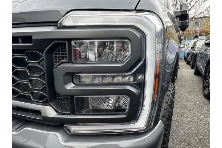 Ford F-250 Super Duty 2023 4 image 5