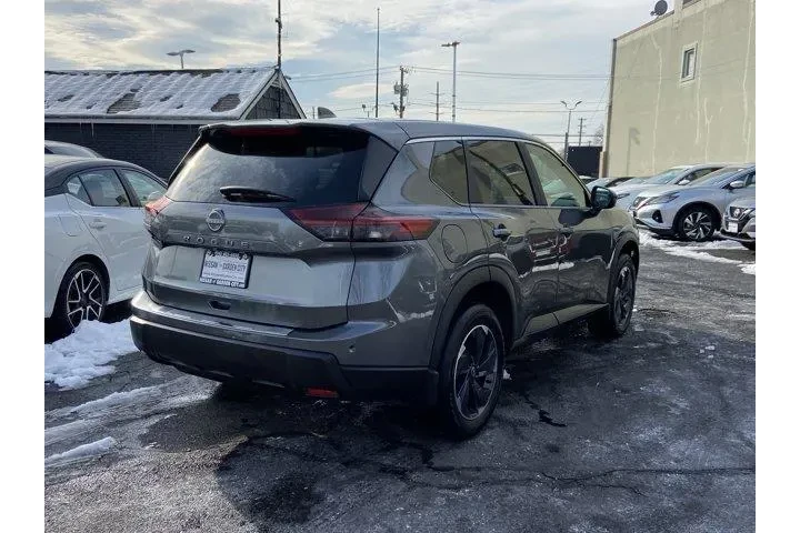 $22850 : Nissan Rogue 2025 SV 4dr Cro image 4