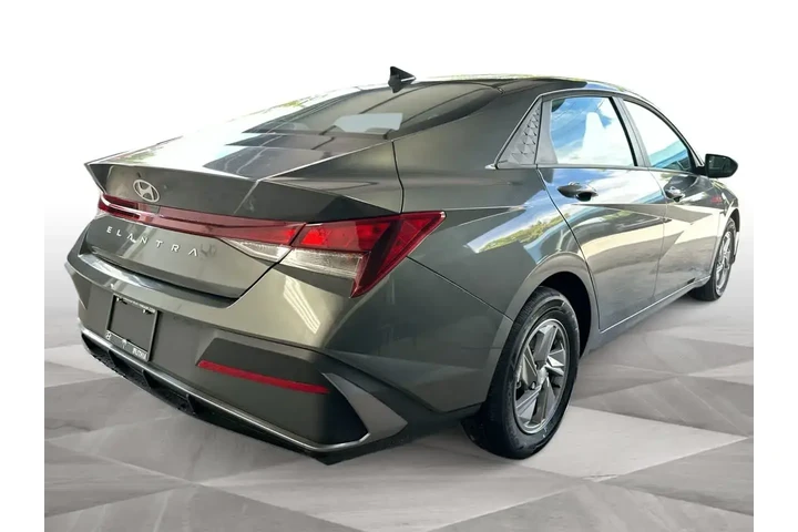 $23483 : Hyundai ELANTRA 2025 SE 4dr image 8