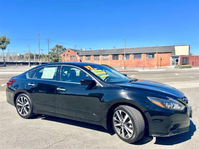 2017 Altima 2.5 SR image 4