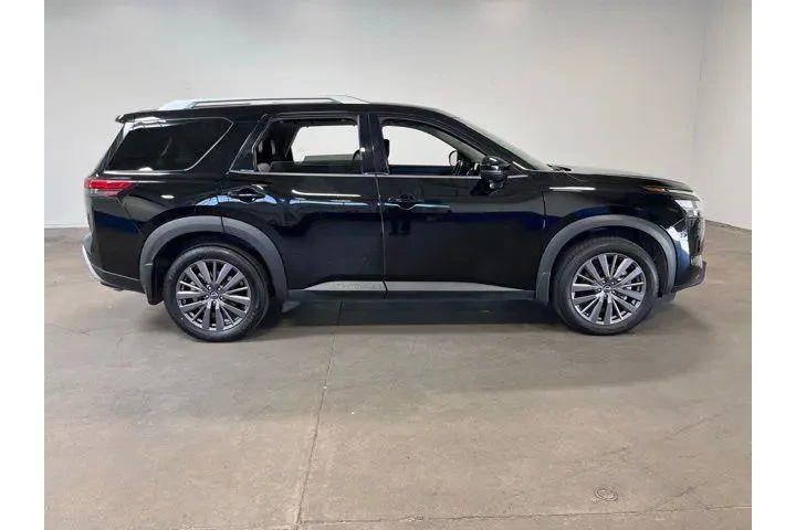 $27731 : Nissan Pathfinder 2022 SL 4d image 2