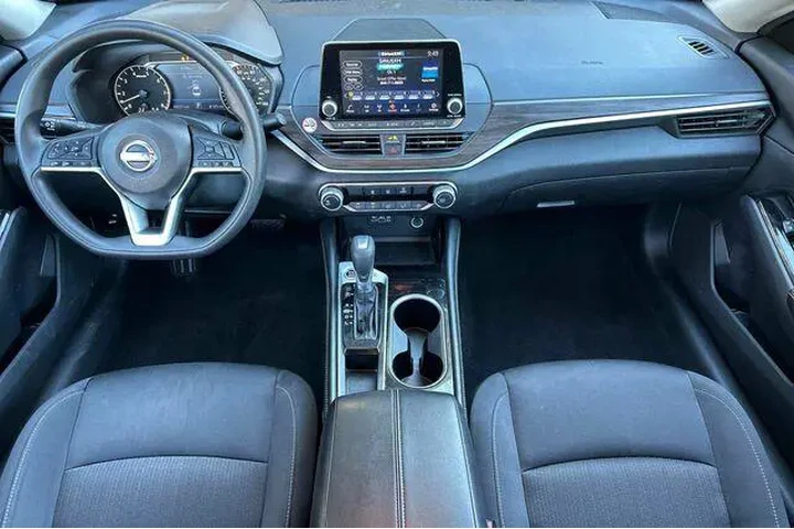 $18850 : Nissan Altima 2023 2.5 SV 4d image 5