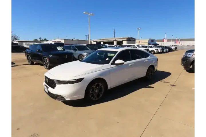 $25911 : Honda Accord 2023 EX 4dr Sed image 2