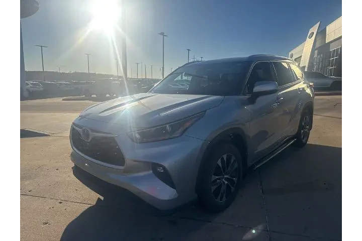 $26995 : Toyota Highlander 2021 XLE 4 image 7