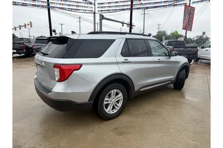 $23698 : Ford Explorer 2023 XLT 4dr S image 5