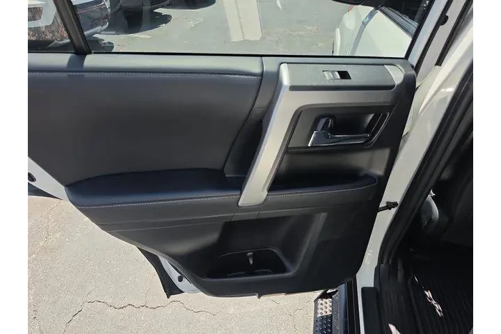 $39990 : Toyota 4Runner 2023 4x4 SR5 image 9